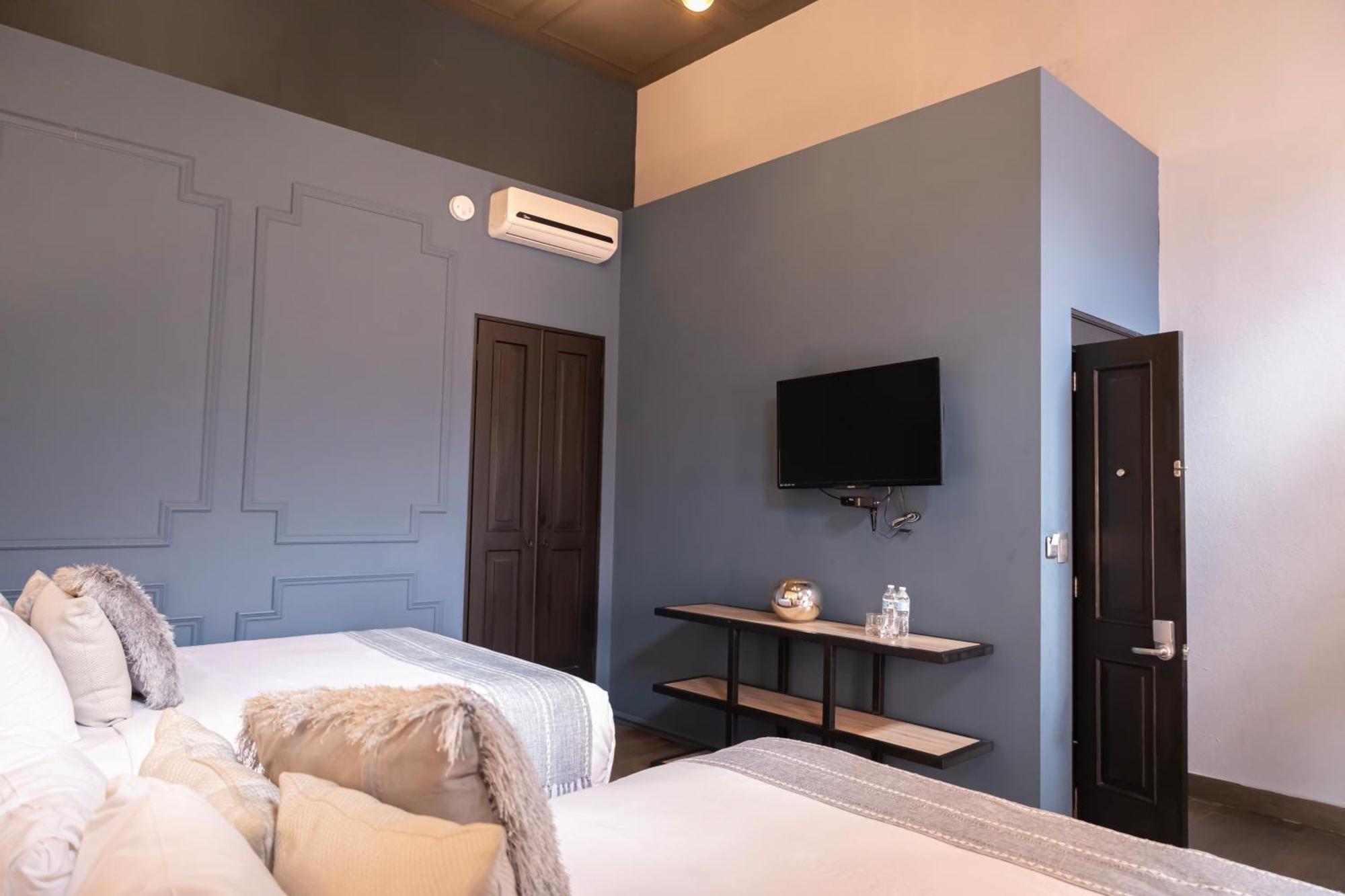 Hotel Plaza De Armas Queretaro Room photo